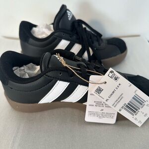 Adidas Black and White Sneakers with Brown Sole 
Adidas VL court Size Y 1.5